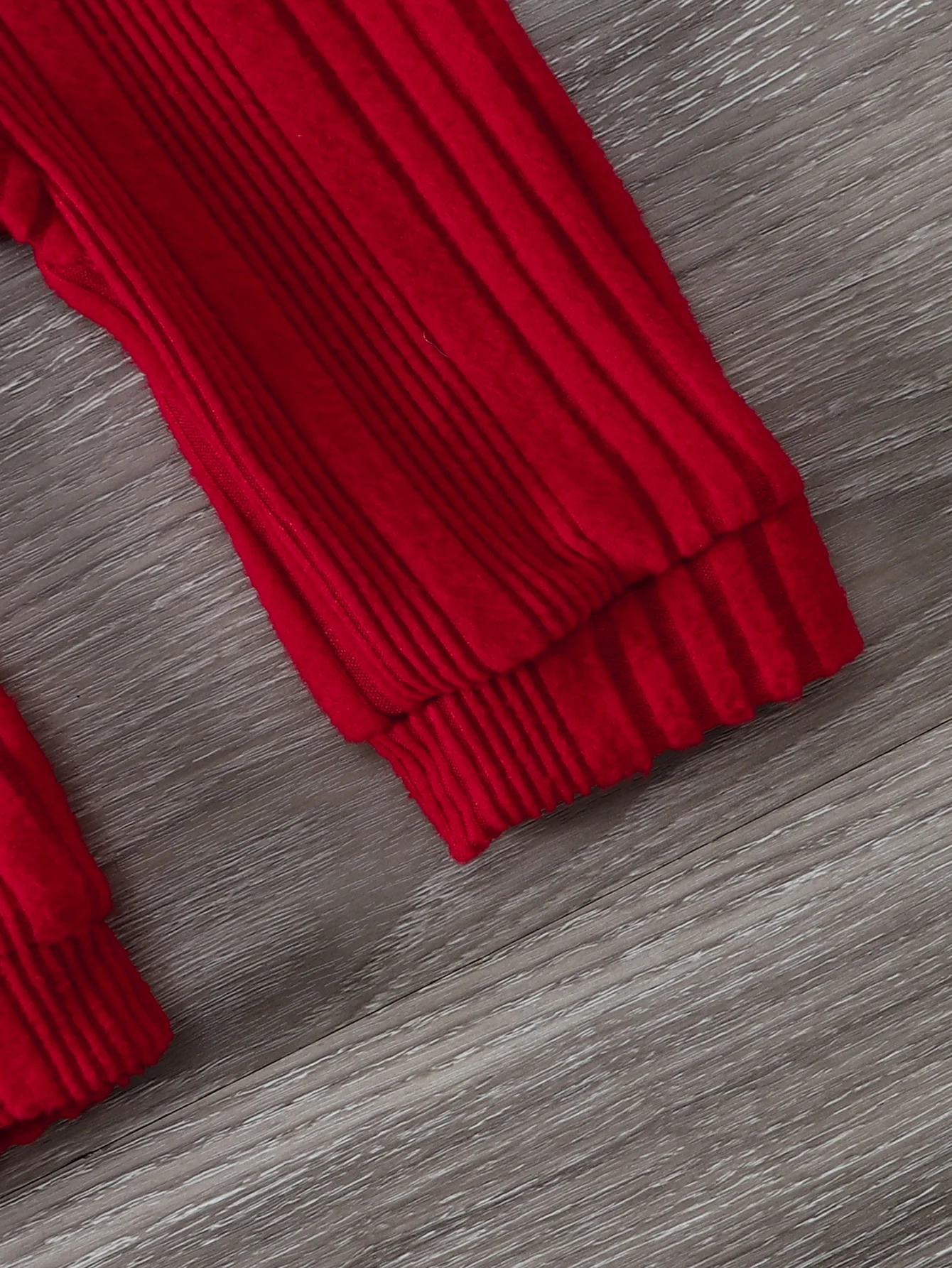 2-teiliges Baby-Set für Frühling und Herbst: gerippter Strampler + Strickmütze, niedlicher Bären-Aufnäher, roter Knopfverschluss vorne, für 0-18 Monate – Detail 7