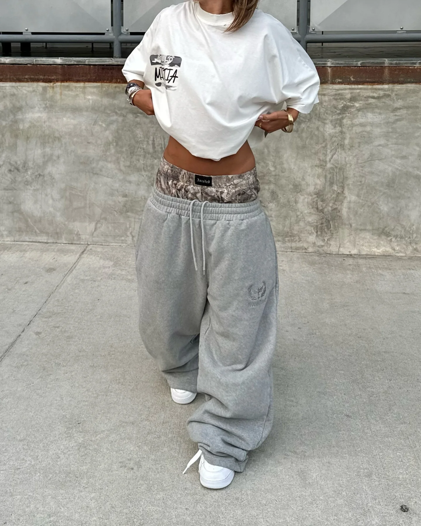 بنطال رياضي مطرز بخصر مزدوج Y2K بنطال غير رسمي للرجال على الطراز الأوروبي القديم USD سروال فضفاض عالي الخصر مطرز للشارع