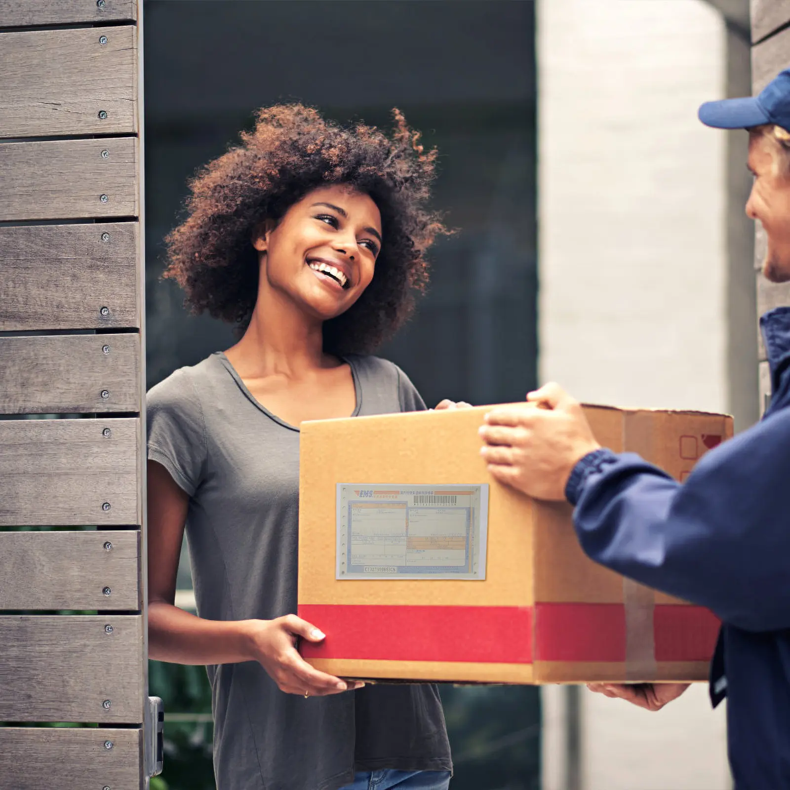 

100Pcs Premium Clear Adhesive Shipping Label Pouches Easy Apply Time Saving for Small Business Packaging Supplies Parcel