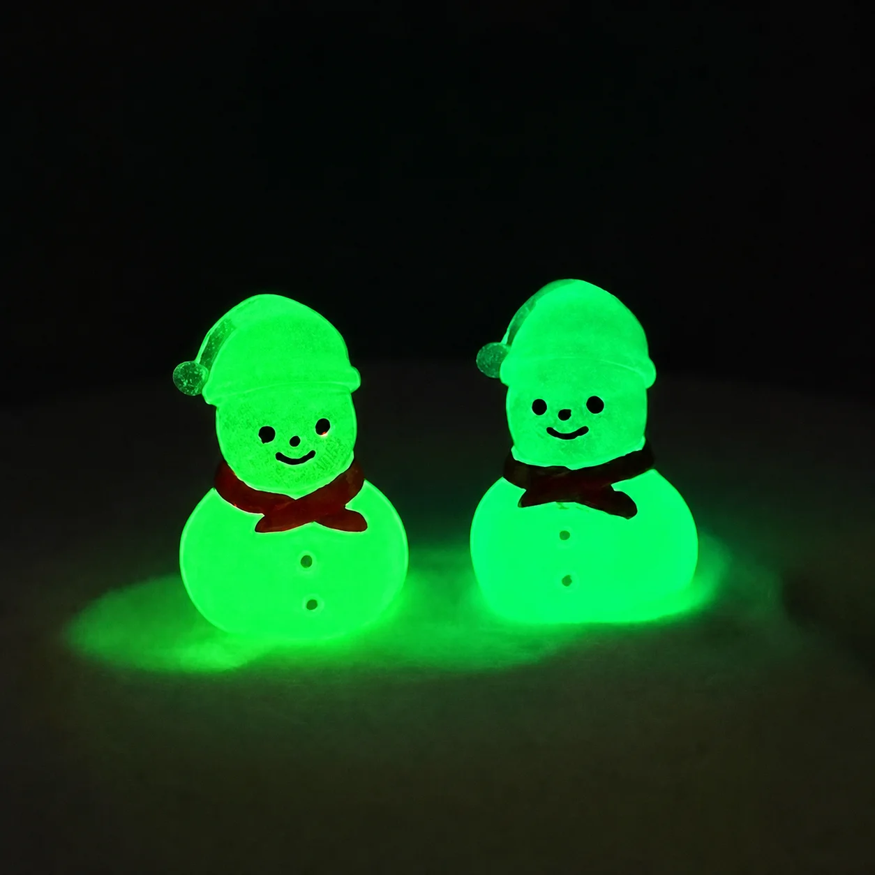Glow Snowman Small Resin Charm Cute Winter Figure Dark Night Resinous Statuette Vivid Tabletop Ornament Supply