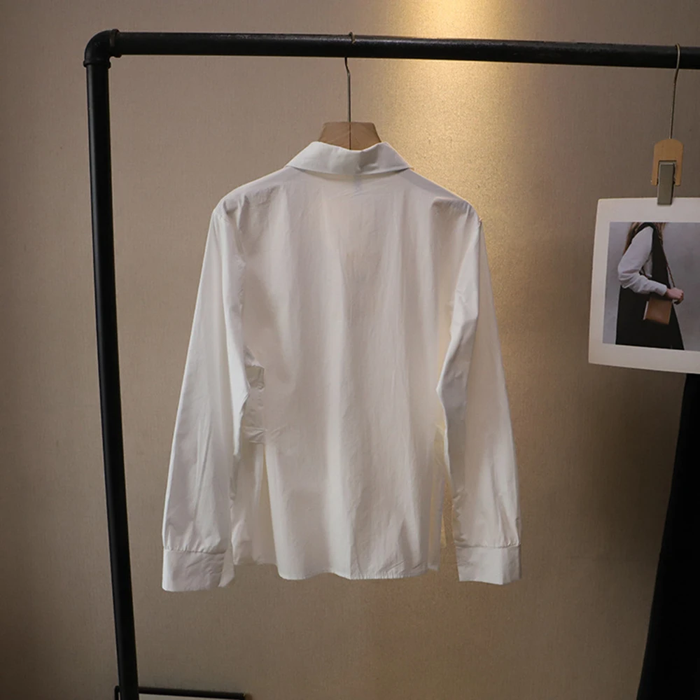 Camicia bianca a maniche lunghe versatile che abbraccia la vita Donna 2025 Autunno Nuovo stile coreano Moda elegante monopetto Top per pendolari