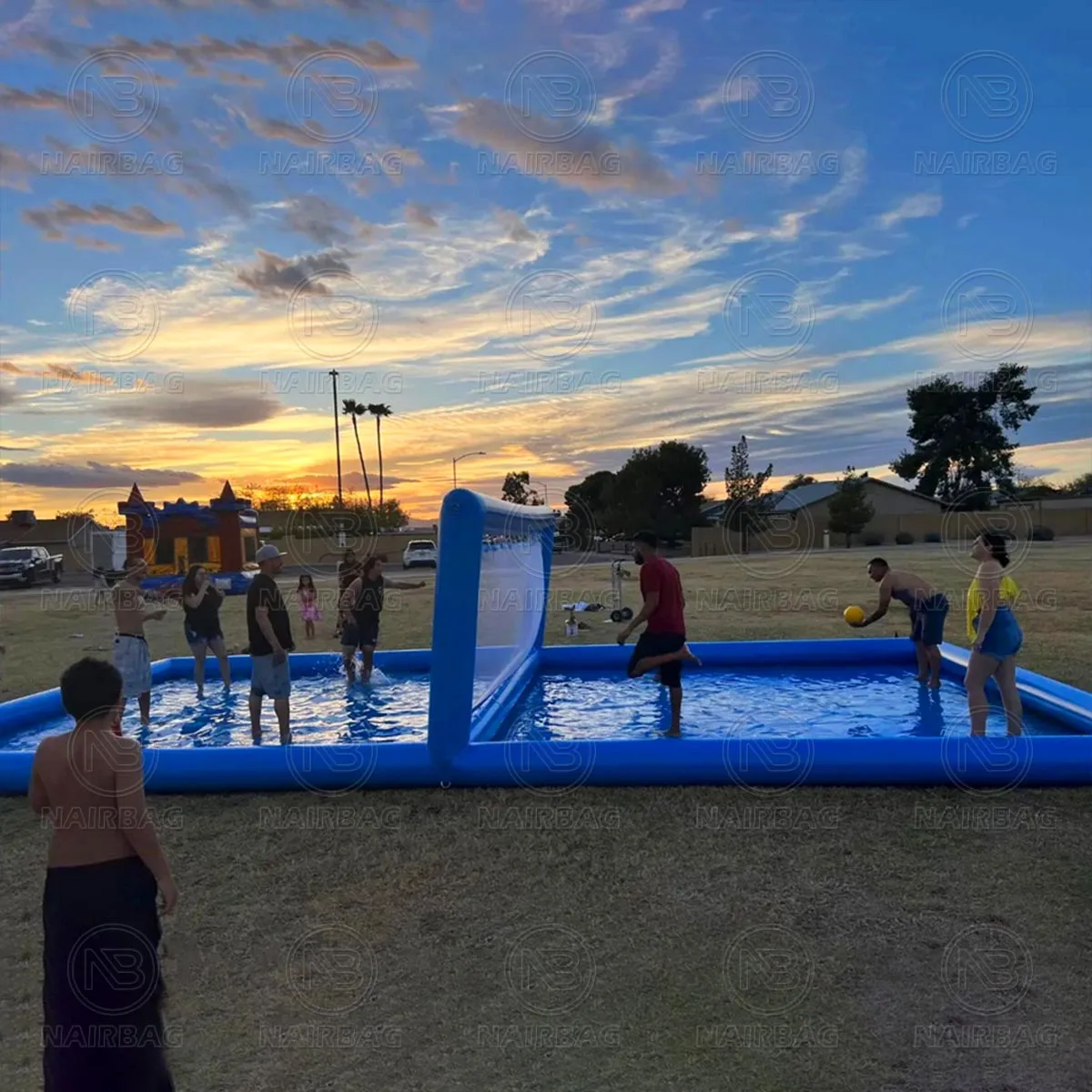 2026 كرة طائرة شاطئية قابلة للنفخ، ملعب مائي لحمام السباحة، ملعب كرة طائرة مائية عملاق قابل للنفخ مع مضخة هواء