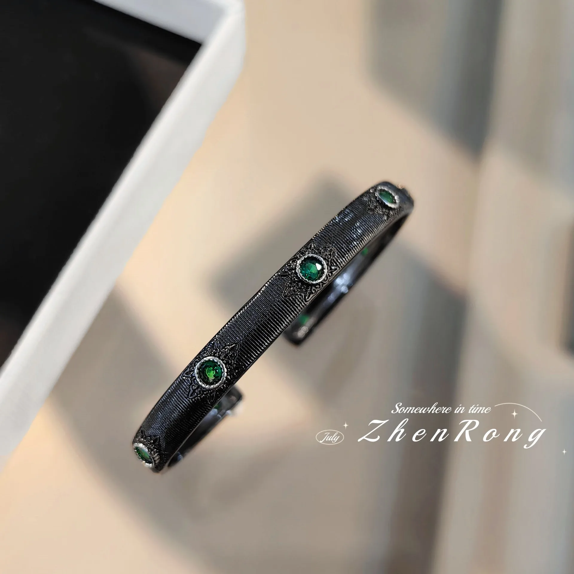 Emerald brushed silver bracelet personalized black gold two-color gold electroplating bracelet