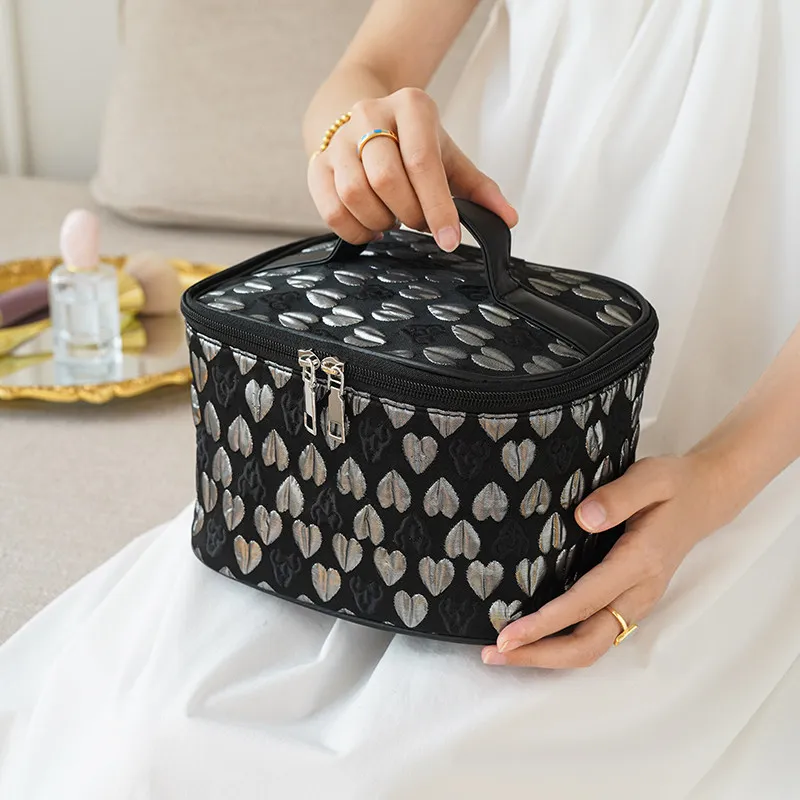 New Flap Handheld Makeup Bag for Women Black Heart Print Portable Travel Cosmetic Pouch Large Capacity Toilet Storage Bags