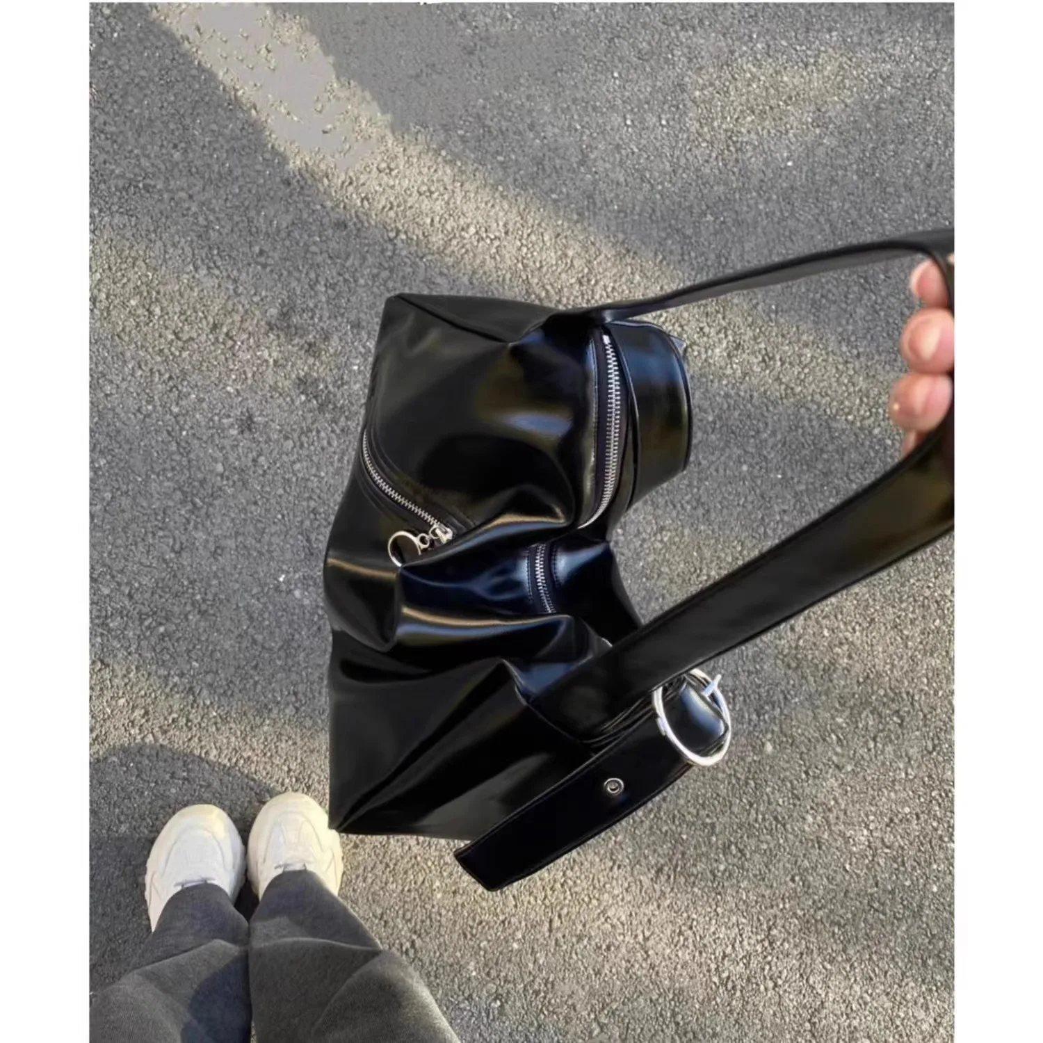 

Стильная женская сумка-тоут из мягкой кожи, модная и удобная, с возможностью ношения через плечо, вместительная, для повседневного использования.