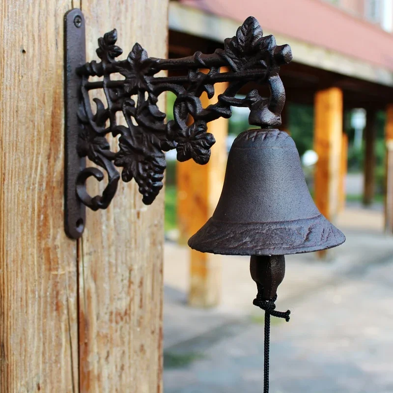 Grape Vine Cast Iron Wall Mounted Hand Cranking Bell Europeam Vintage Handmade Home Garden Decor Rustic Iron Welcome Door Bell