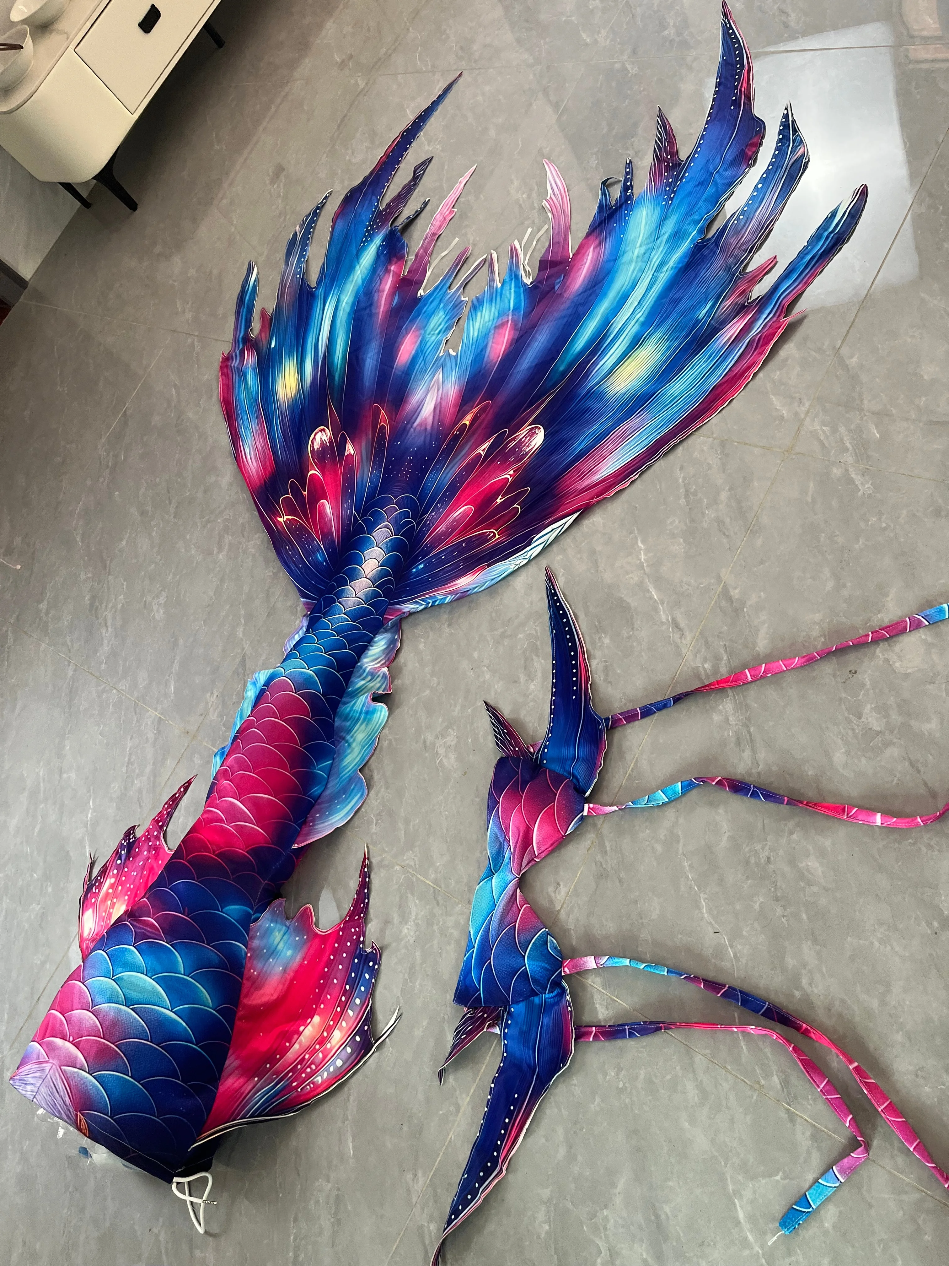 

Underwater Photography Of Adult Mermaid Tails At The Aquarium, Mermaid Costumes For Beach Vacations