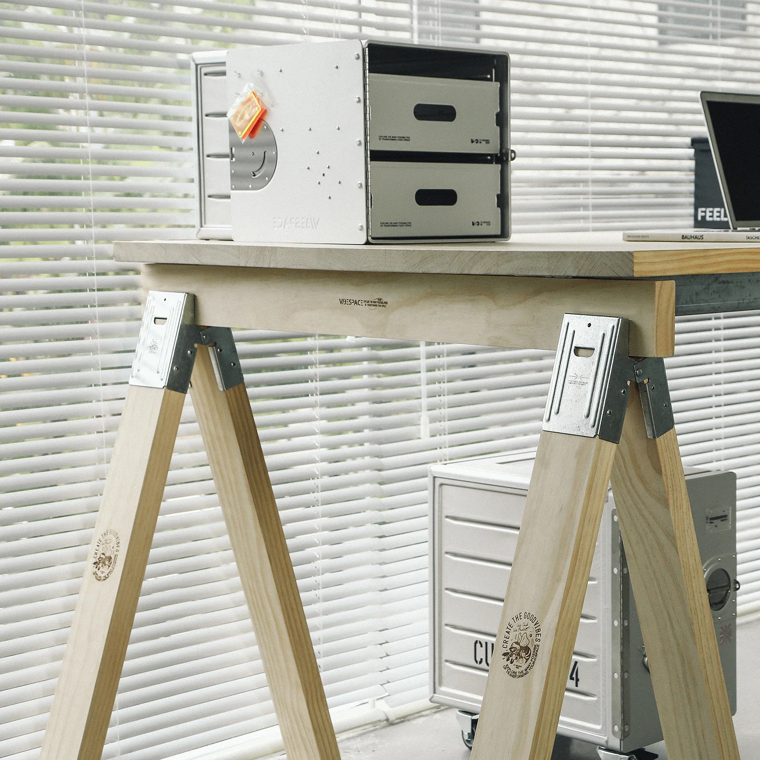 Platform mobile bracket Japanese zaka industrial wind table leg bracket hardware connector