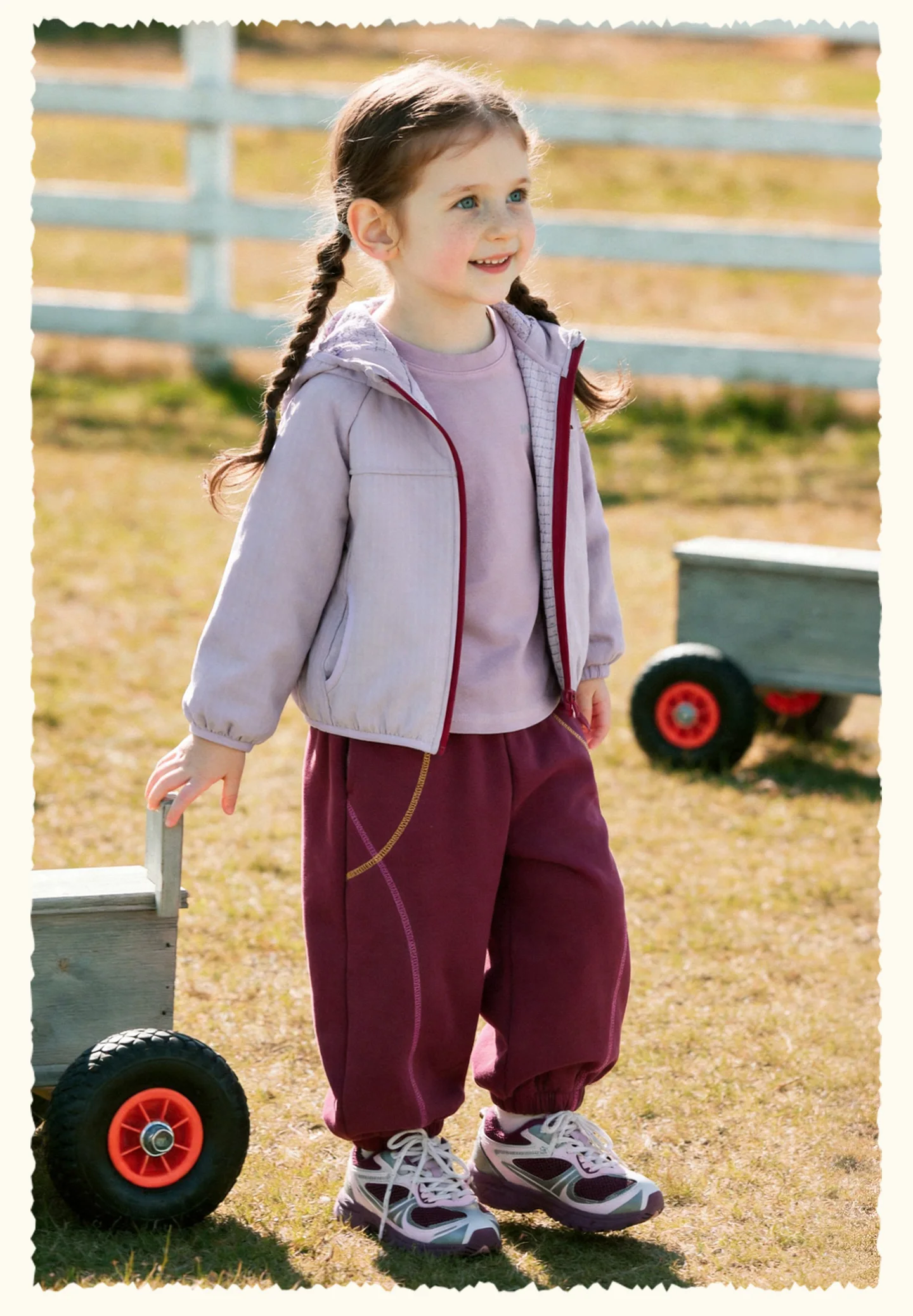 Amila 2026 Herbst Neue Kinder-Freizeithose Sportliche Hose mit Bündchen, Farbblock-Streifen, Marken-Stickerei, Modische, Bequeme Alltagshose – Detail 19