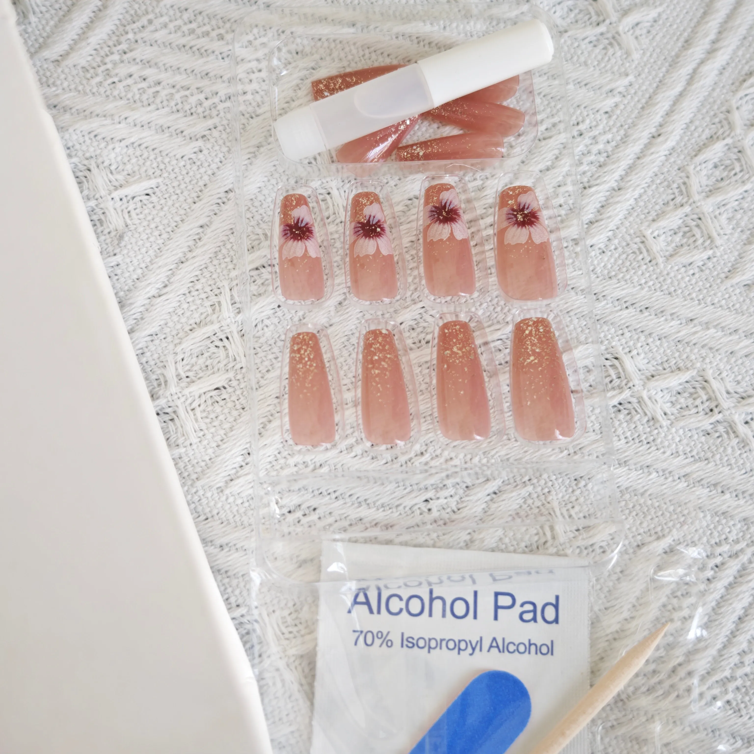 24枚入り グリッター椿ネイル ヴィンテージフローラル つけ爪 ミディアムロング ユーロスクエア＆ミックスサイズ