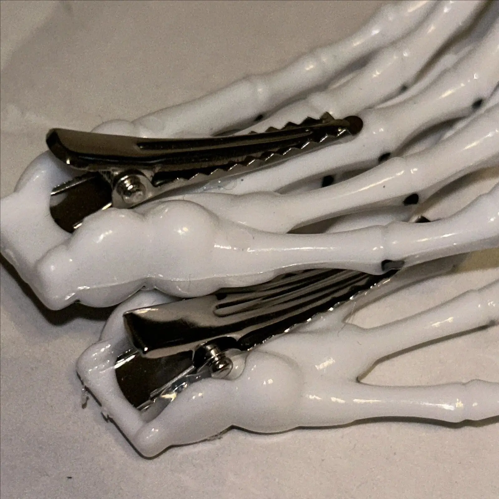 1/2 piezas de pinza para el cabello con forma de mano de esqueleto gótico para mujeres y niñas, pasadores de pelo estilo gótico con forma de globo ocular, accesorios para el cabello para fiestas de maquillaje de Halloween.