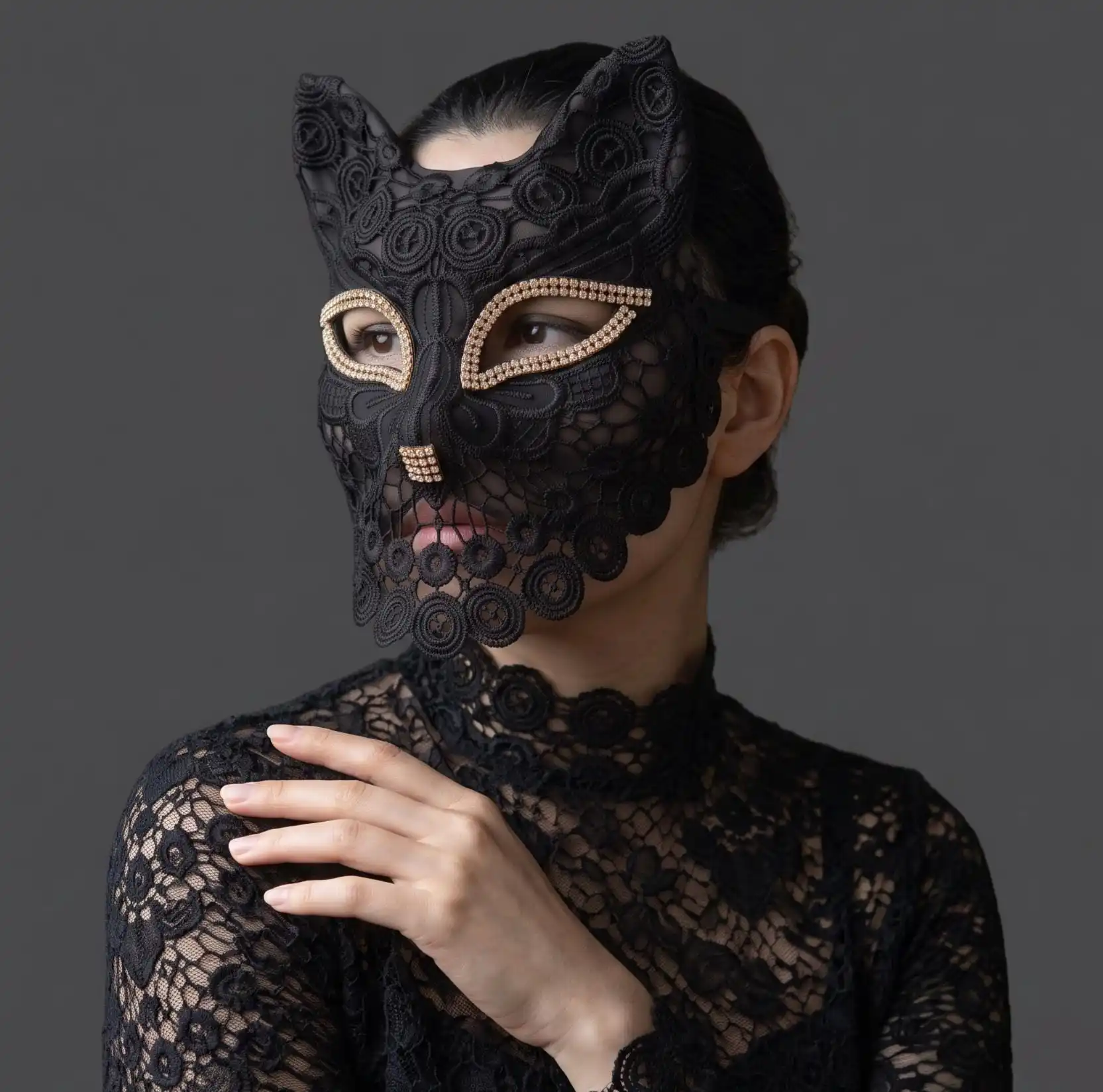 Black three-sided mask, mysterious cat party mask, masquerade mask, Halloween cat mask, gothic mask, luxurious Venetian mask.
