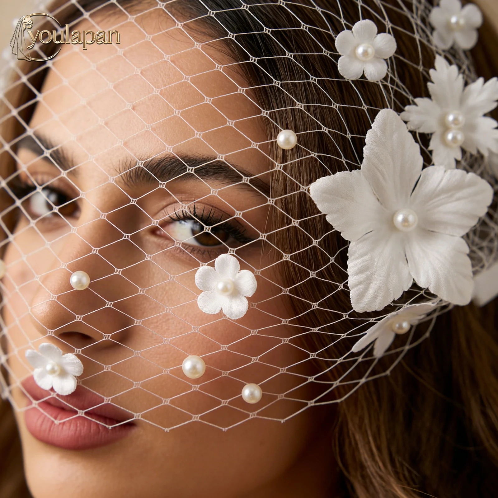 veu-de-noiva-curto-artesanal-topqueen-estilo-gaiola-de-passaro-respiravel-rede-vintage-chapeu-de-noiva-com-flores-3d-e-perolas-imitadas-va22