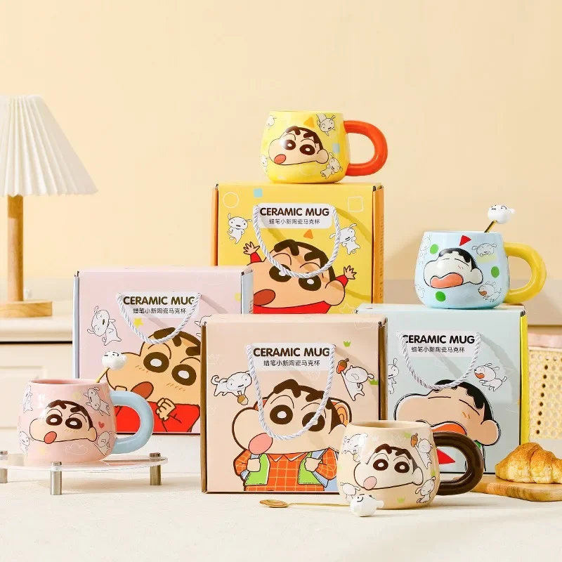 Taza a escala Crayon Shin-chan, pareja portátil, regalos creativos Kawaii, regalo de dibujos animados periférico, taza de agua de cerámica, café de uso doméstico