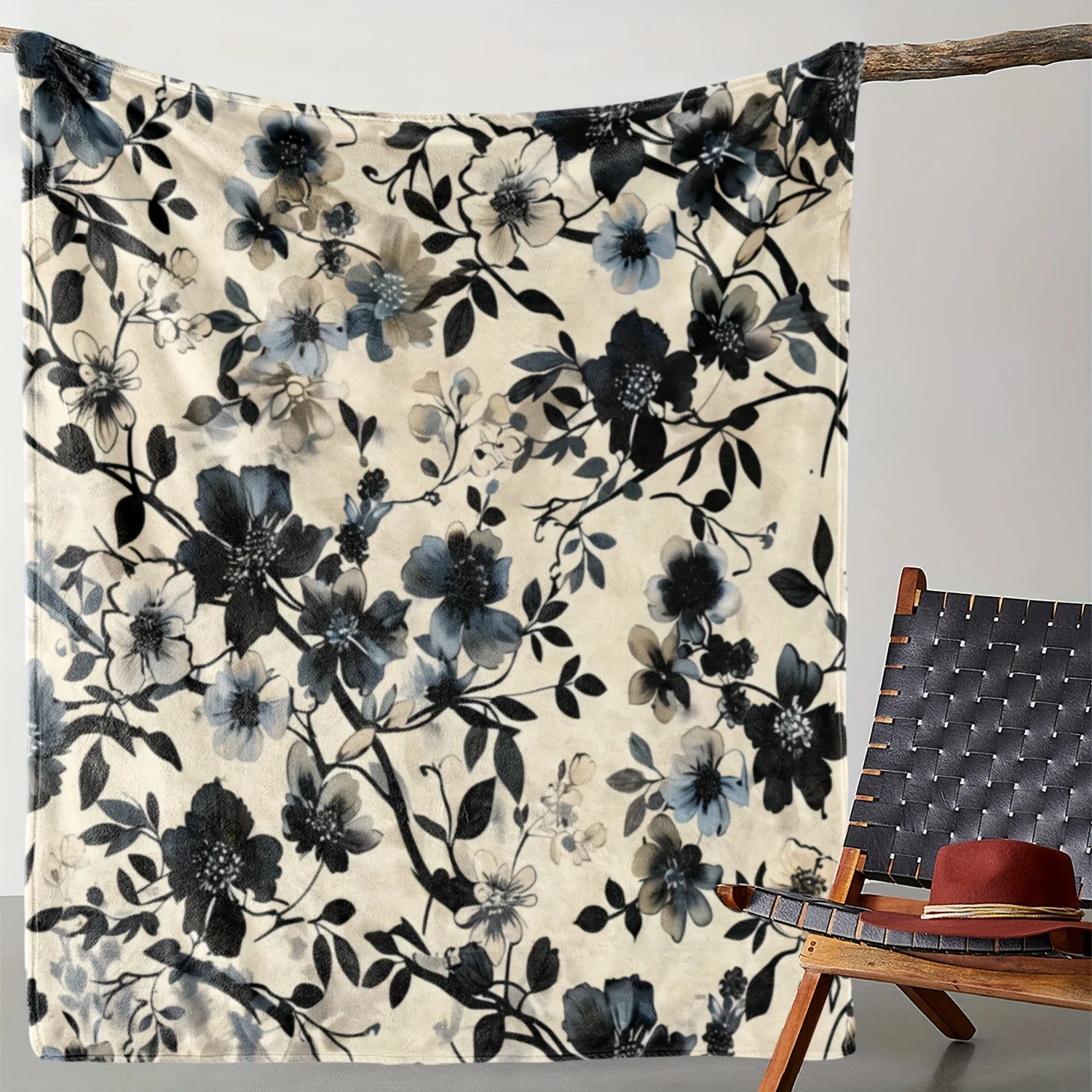 

Черно-белое одеяло с цветочным узором, полиэфирная ткань, можно стирать в машине, подходит для декора спальни и гостиной.