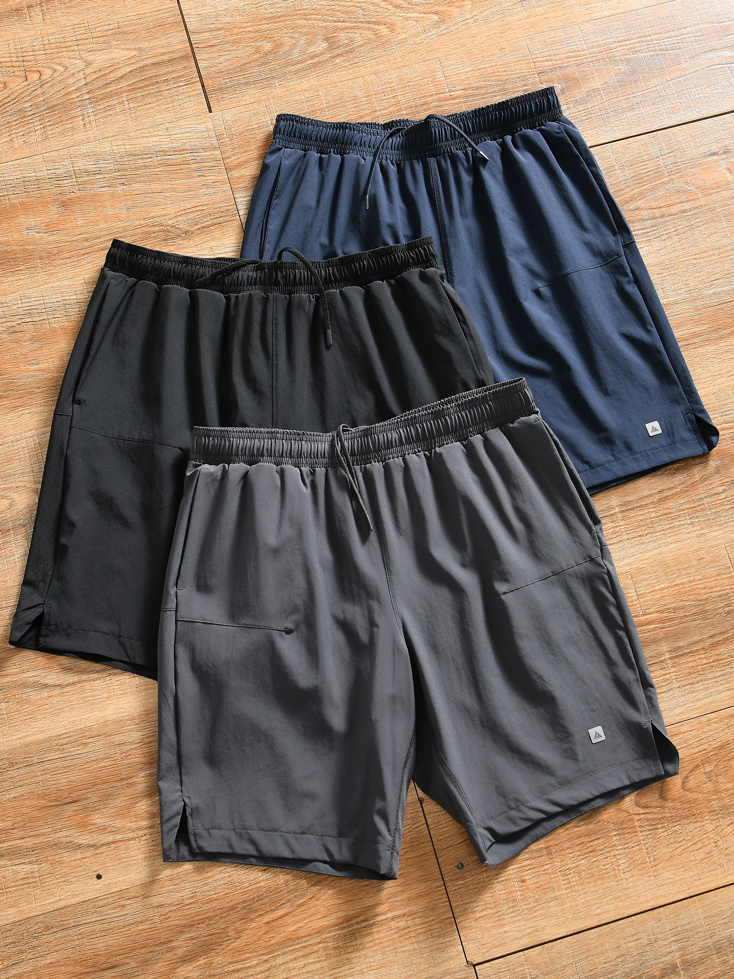

Quick Dry Laser Drilled Breathable Men's Running Shorts Summer Outdoor Sports Polyester Fiber Loose Fit mid Waist Pockets