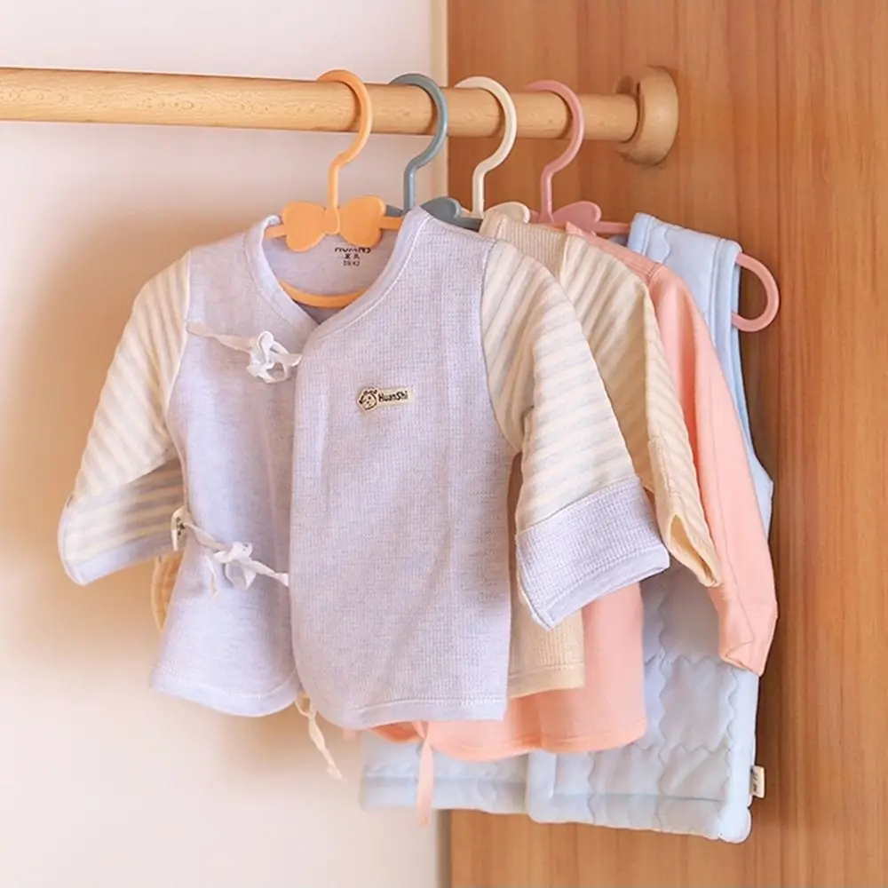 

30Pcs Plastic Material Baby Clothes Racks Cute Bowknot Portable Kids Clothing Hangers Windproof Thickened Closet Organizer Coats