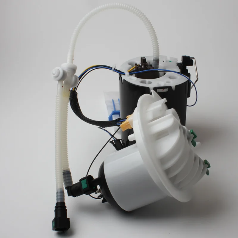 Auto Engine Parts Electrical Fuel Pump Assembly Fuel Pump Module Assembly For Freelander OE LR038601 with great price