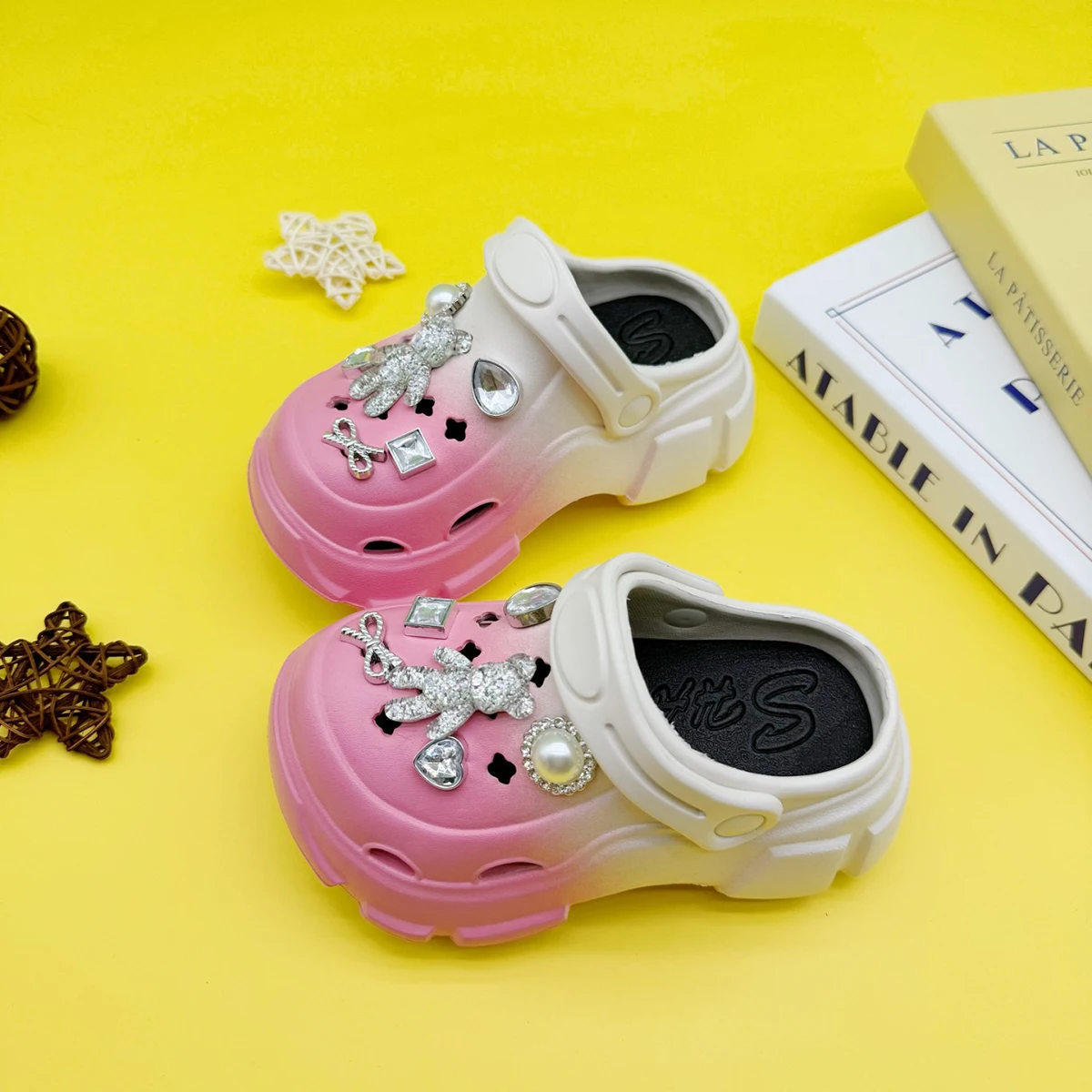 Cute and Versatile Parent-Child Slippers for Boys and Girls, New Cartoon Double Transparent Bear Eva Clogs, Soft-Soled Non-Slip Closed-Toe Sandals 606