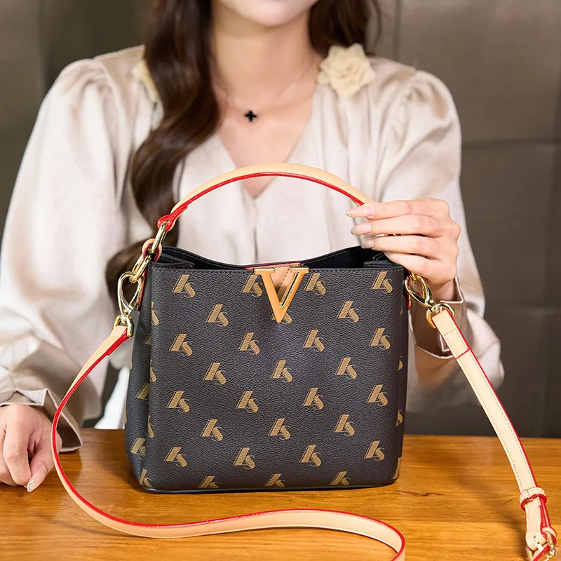 Luxury Fashion-Forward Tote Designer Diaper Bag For Women Fashionable Large Capacity Elegant Leather Crossbody Shoulder Bag