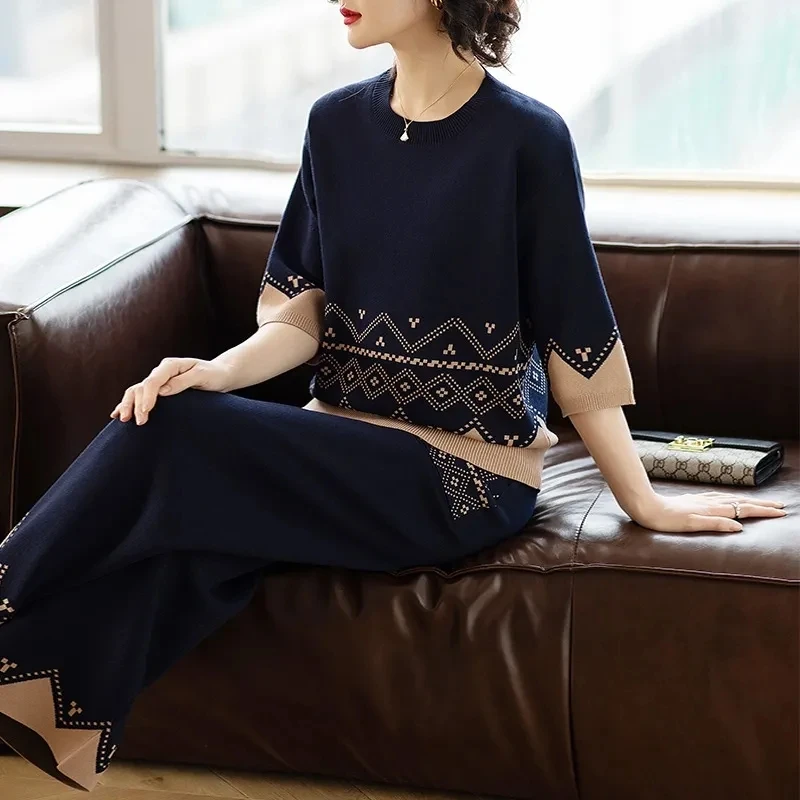 

Mother Ice Silk Suit Ladies Temperament Fashion Simple Leisure Sports Style Free With Western-style Knitting Two-piece Female