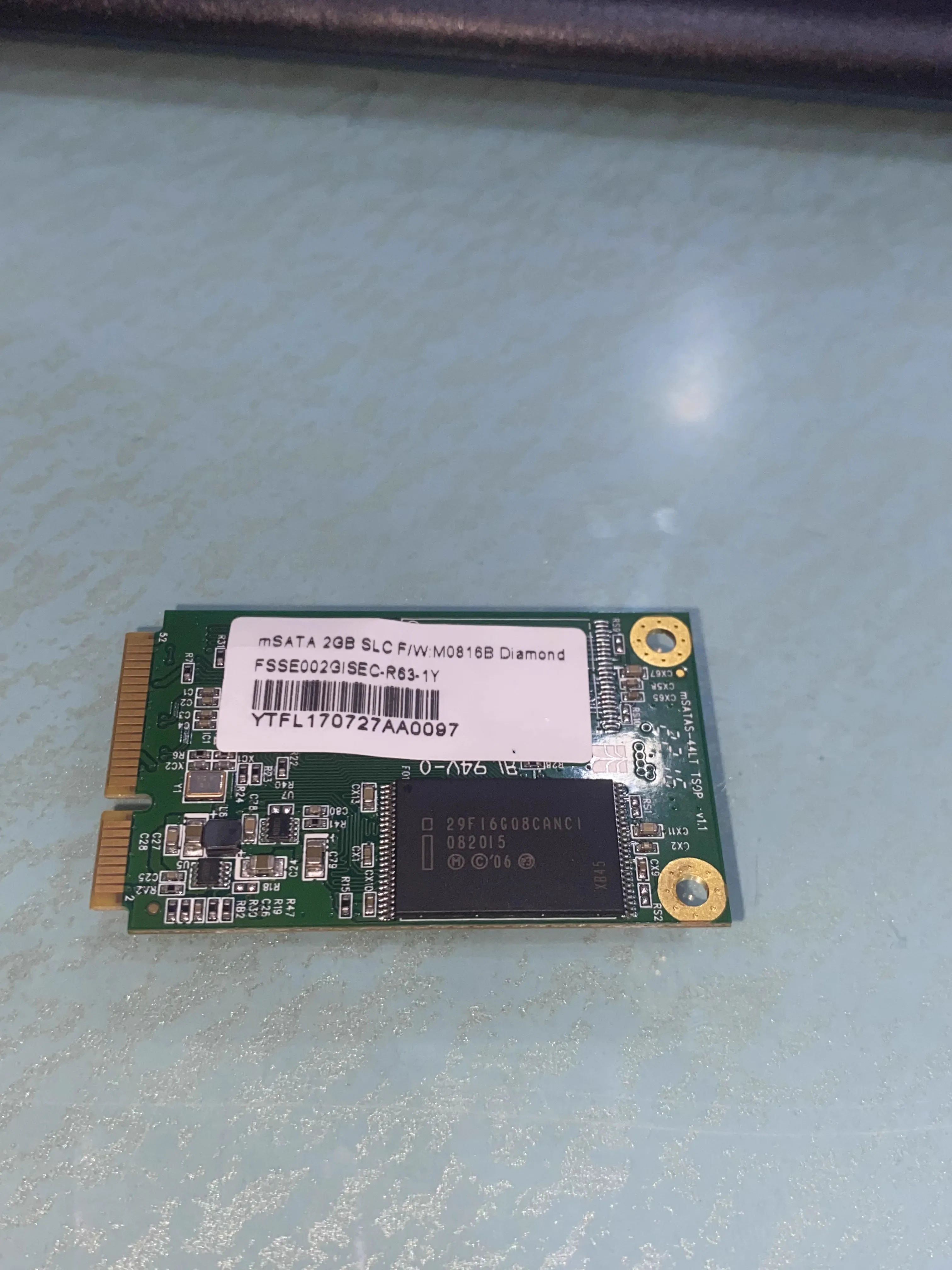 

Совершенно новый, оригинальный 2GB SLC F/W M0816B FSSE002GSEC-R63-1Y