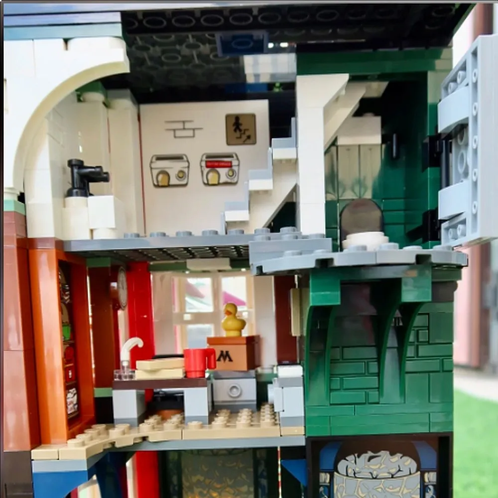 Auf Lager 3491-teiliges Hausmodell-Bauset, Bahnstation, Montage-Spielzeug, Geeignet für Erwachsene, Weihnachtsgeschenk, Heimdekoration, Bausatz
