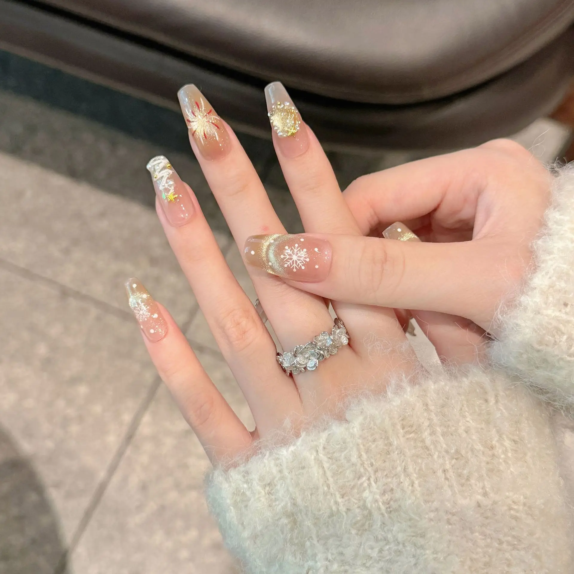 เล็บปลอมแบบกดติด 10 ชิ้น ลายกลิตเตอร์ตาแมว เล็บลายเกล็ดหิมะมุก เล็บอะคริลิคแบบฝรั่งเศส พร้อมอุปกรณ์