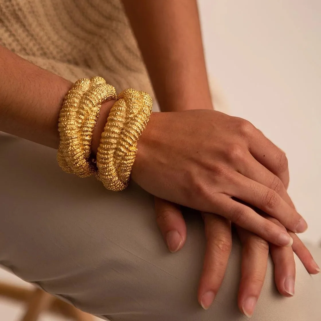 Vintage Lava Dicke Offene Übertriebene Damen Gold Armband Ring Ohrringe Vergoldet 18K Gold Armband Exquisiter Schmuck Wasserdicht
