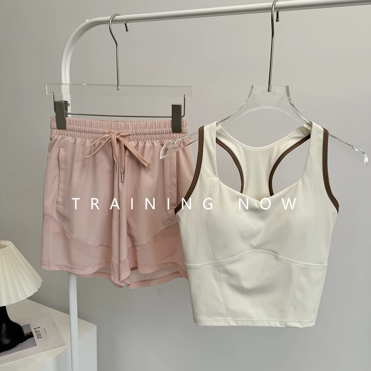 

Женский фитнес-костюм летом, высококачественная быстросохнущая спортивная одежда, модная и красивая профессиональная тренировка в утренне