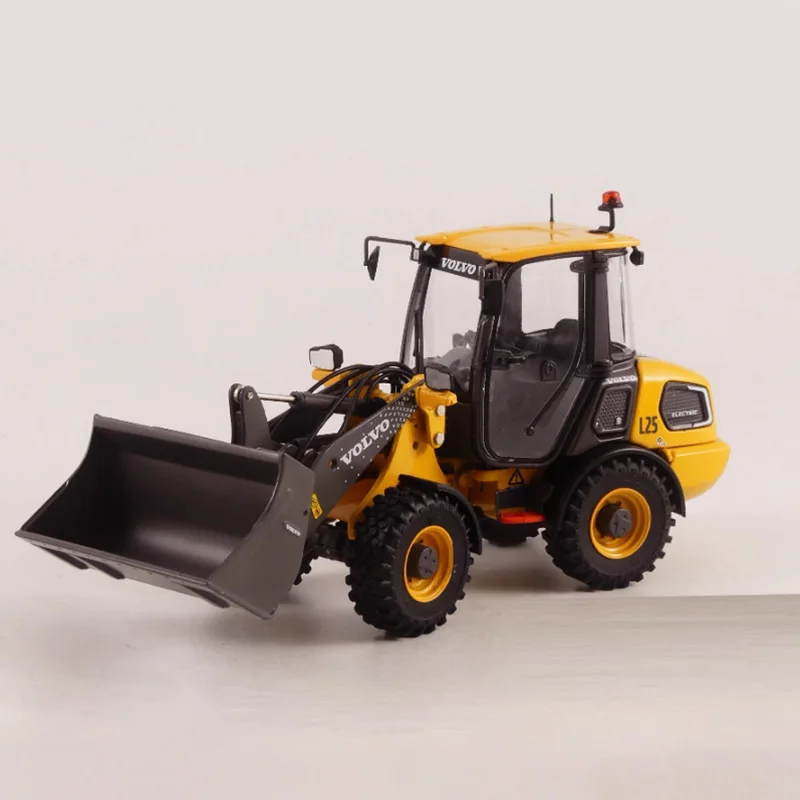 

Diecast L25 Electric Alloy Loader Engineering Vehicle Model 1:32 Scale Finished Product Simulation Toy Collection Static Model