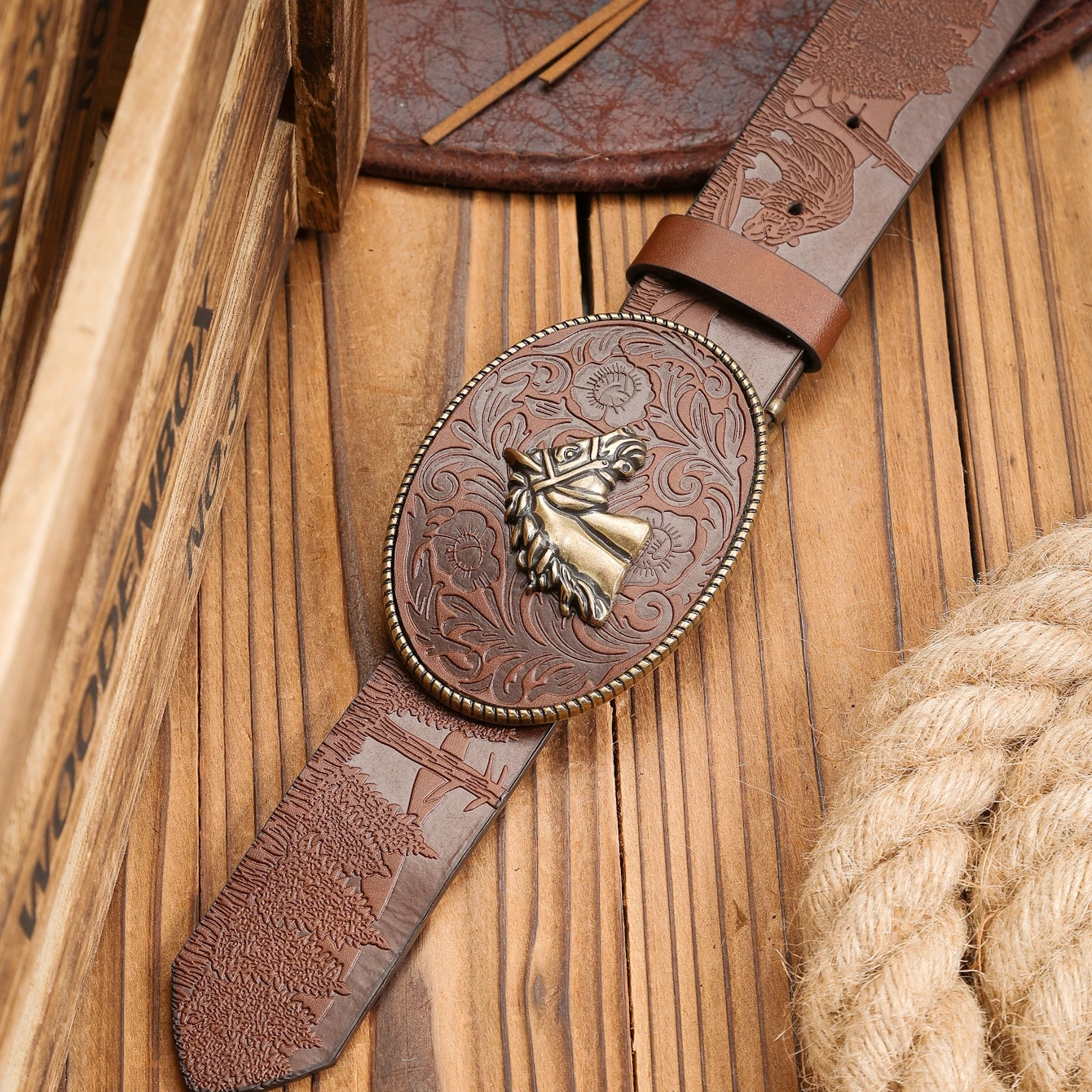 Ein Western-Schnallengürtel aus PU-Leder, geeignet für Männer und Frauen, ein einzigartiger und retro-brauner Gürtel (mit perforierten Nieten) – Detail 5
