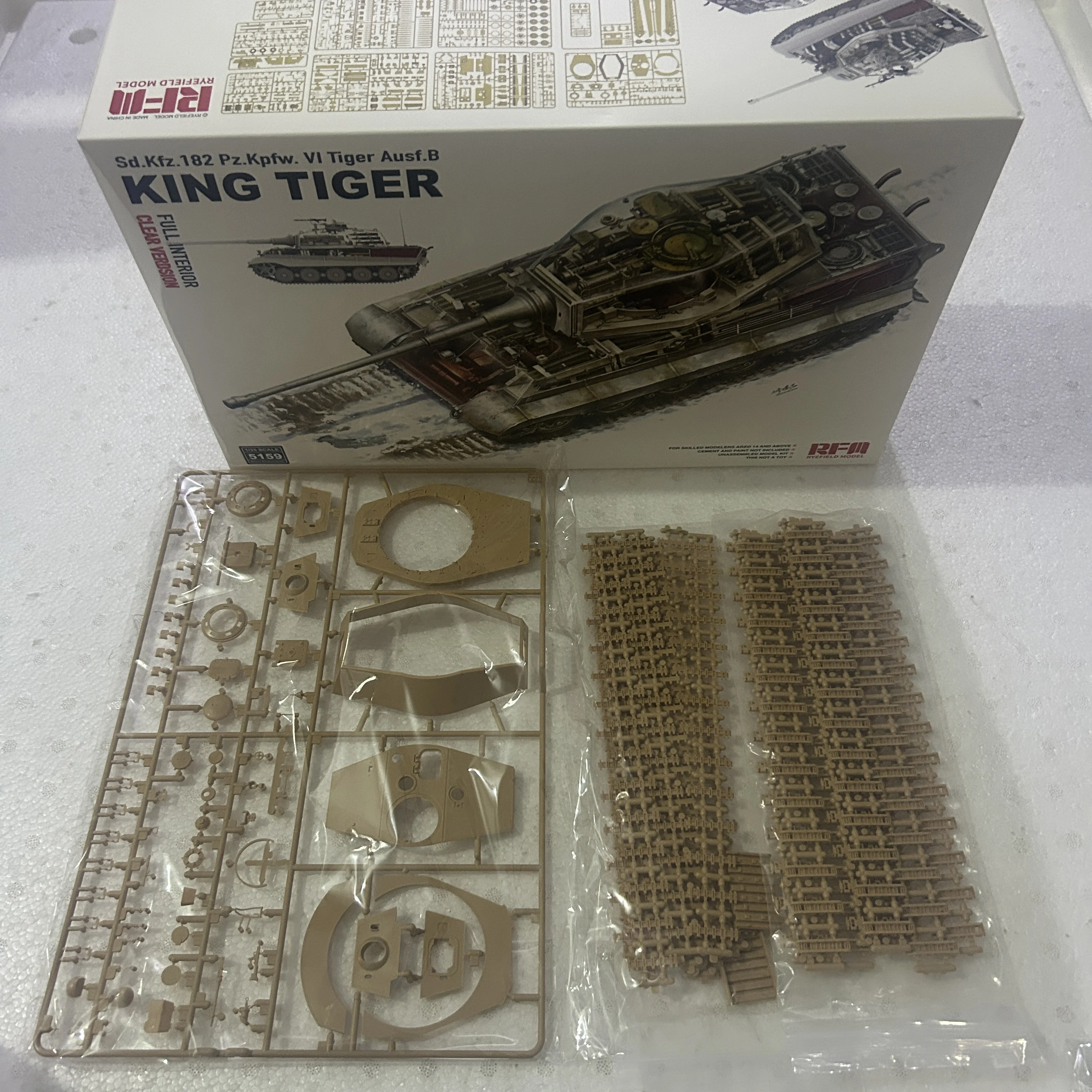 interni-completi-versione-trasparente-rye-field-5159-1-35-sdkfz-182-pzkpfw-vi-tiger-ausf-b-king-tiger