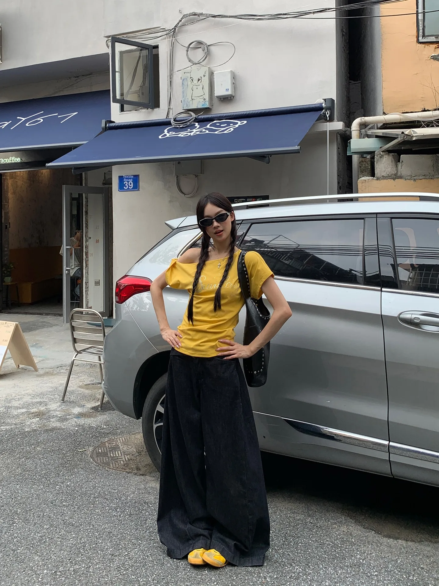 تي شيرت نسائي أنيق بأكمام قصيرة وكتف مكشوف، تصميم فريد وجميل، قطن مريح وعصري لفصل الصيف #3