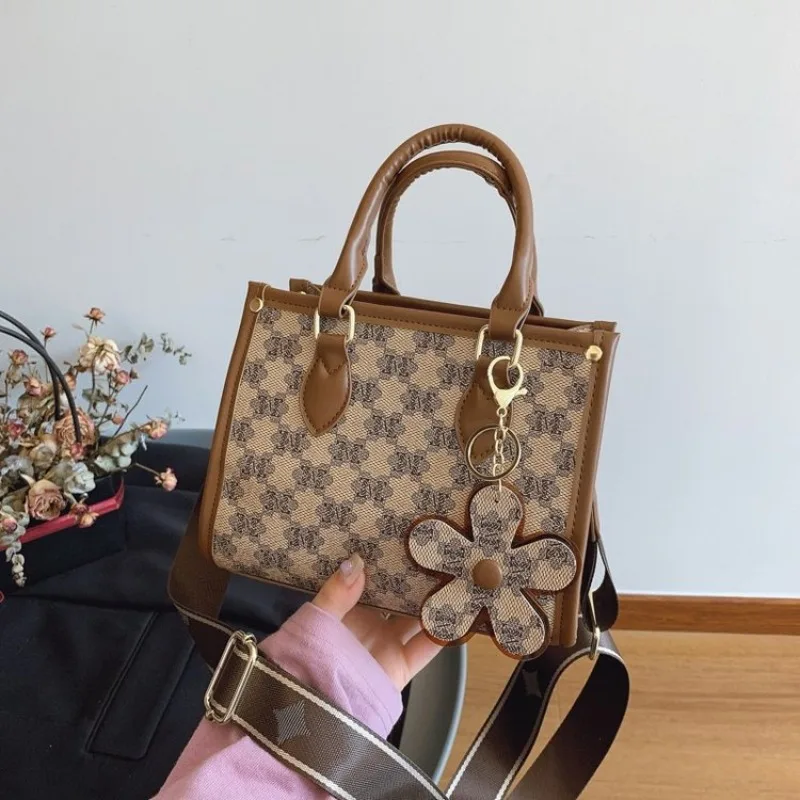 

Modern Magnetic Closure Women Bag Secure Underarm Shoulder Bag For Easy Access And Keeping Contents Safe