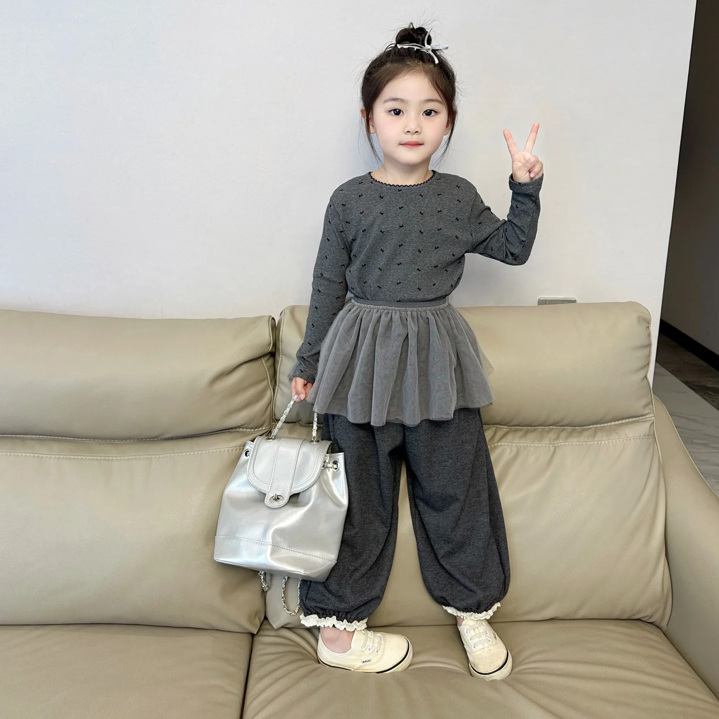 Girls Korean Set 2024 Autumn New Childrens T-shirt Pants Fart Curtain Three Piece Set Baby Sweet Clothes