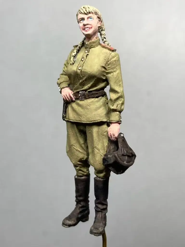 1:35 Resin kit  Soviet female 127 Collectible Unassembled Sculpture for Hobbyists
