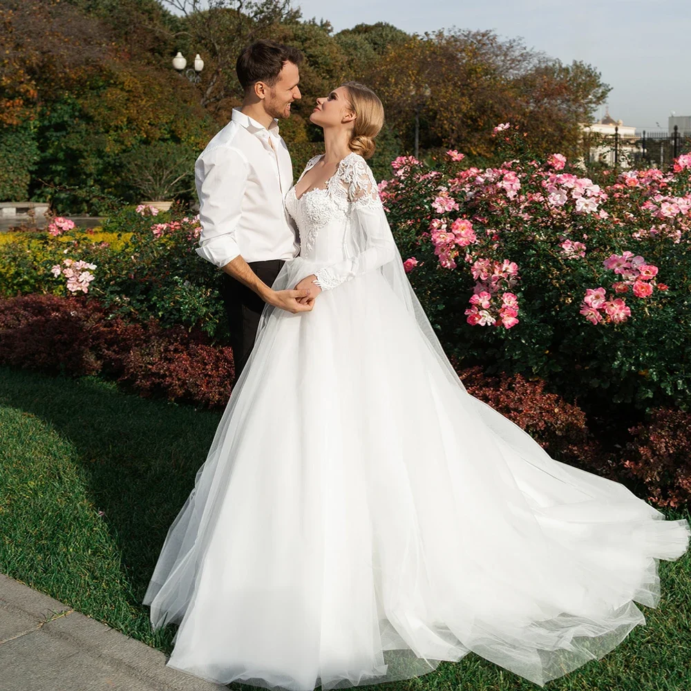 Robe de mariée élégante personnalisée, col en cœur, avec des Appliques de perles, avec châle à manches longues, 2 pièces