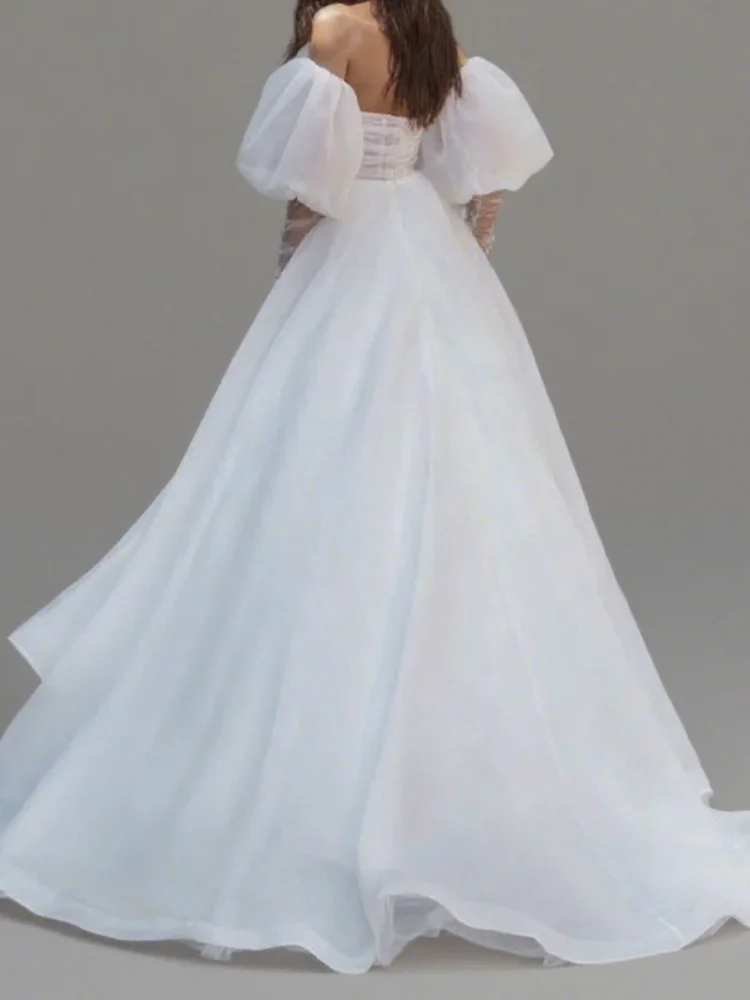 Свадебное платье по индивидуальному заказу с пышными съемными рукавами и боковым разрезом. Свадебное платье А-силуэта без бретелек.