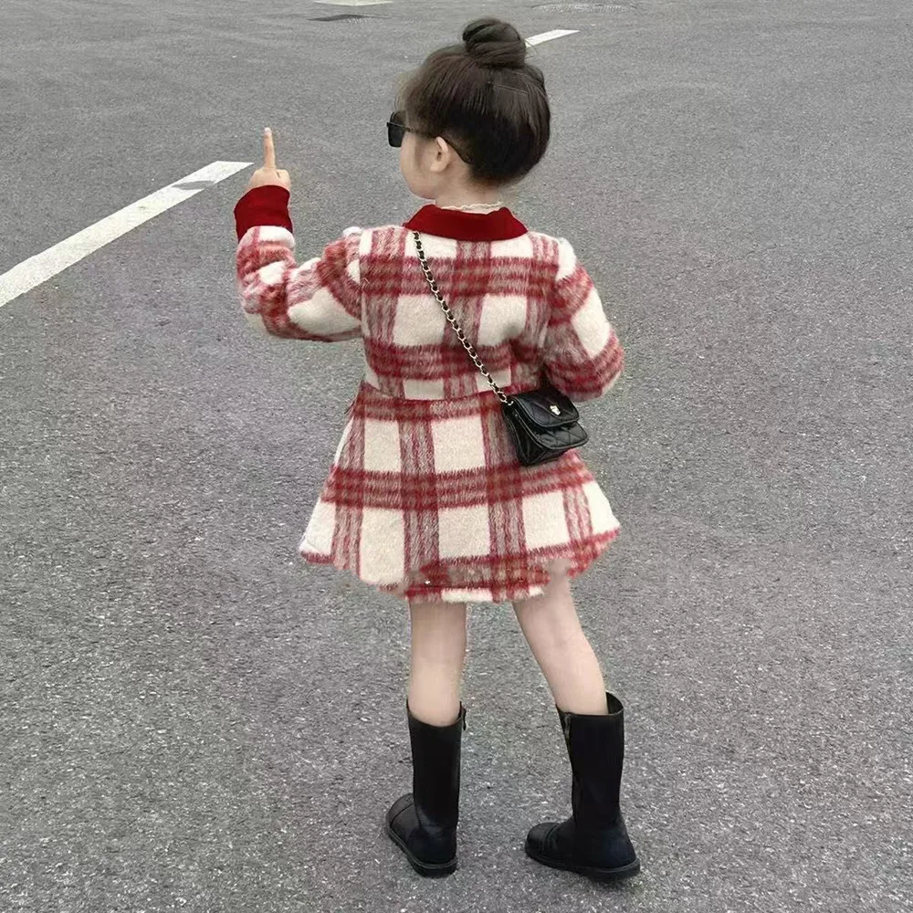 طفلة معطف صوفي الخريف والشتاء 2026 نمط جديد للأطفال معطف صوفي مبطن بالقطن الأحمر جاكيت أطفال