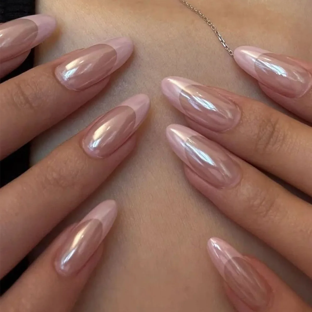 24 個プレスオンネイルアーモンドネイルハロウィンフェイクネイルシンプルで光沢のある黒染めとウェアラブルネイルステッカー女性用