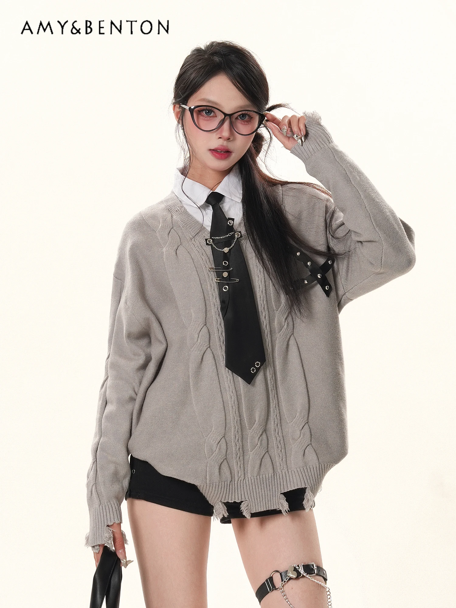 

Осень-зима 2025 г., американский студенческий стиль, искусственный двухсекционный серый свитер, женский свободный повседневный черный вязаный свитер с галстуком