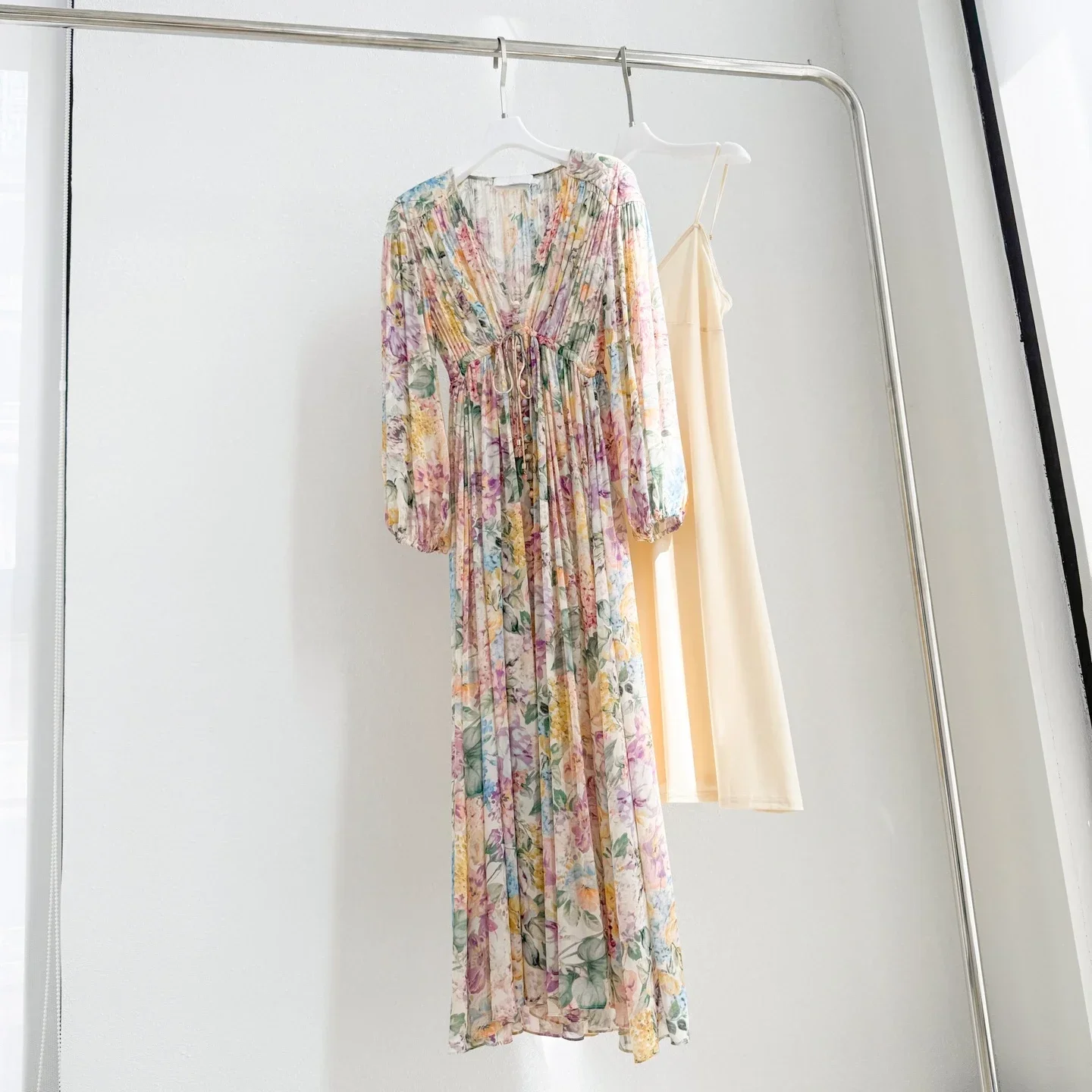 

Highest Quality Version Romantic Dress Australia Luxury Design Resort Wear Vintage Floral Print V-neck Long Dresses Vacation