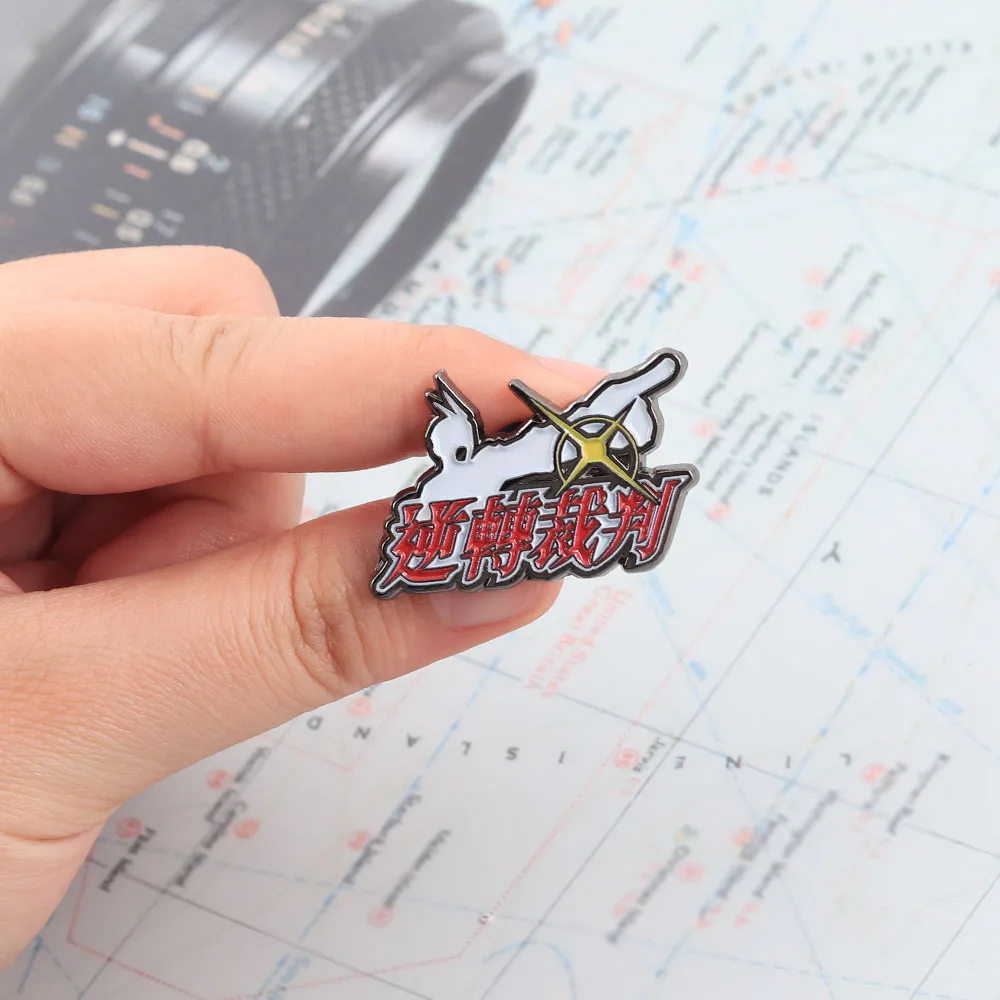 Ace Attorney Emaille-Pin Gyakuten Saiban Logo-Abzeichen Phoenix Wright "Objection!" Brosche Spiel-Merchandise für Fans Anstecknadel Schmuck Geschenk – Detail 5