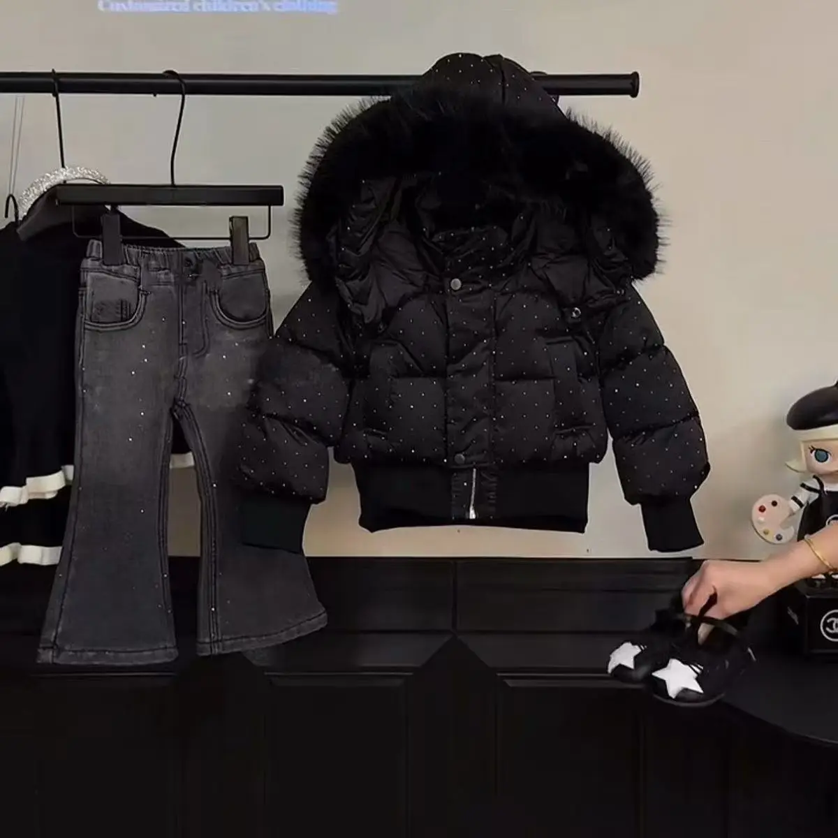 Kids Winter Outfit Set New Girls Hooded Puffer Coat With Rhinestone Decor Fleece Lined Jeans Fashion 2‑Piece Set