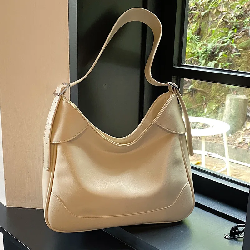 Simple Commuter Large Capacity Bag Female 2023 Brand New Summer High Quality Fashion Texture Tote Bag Retro Casual Shoulder Bag