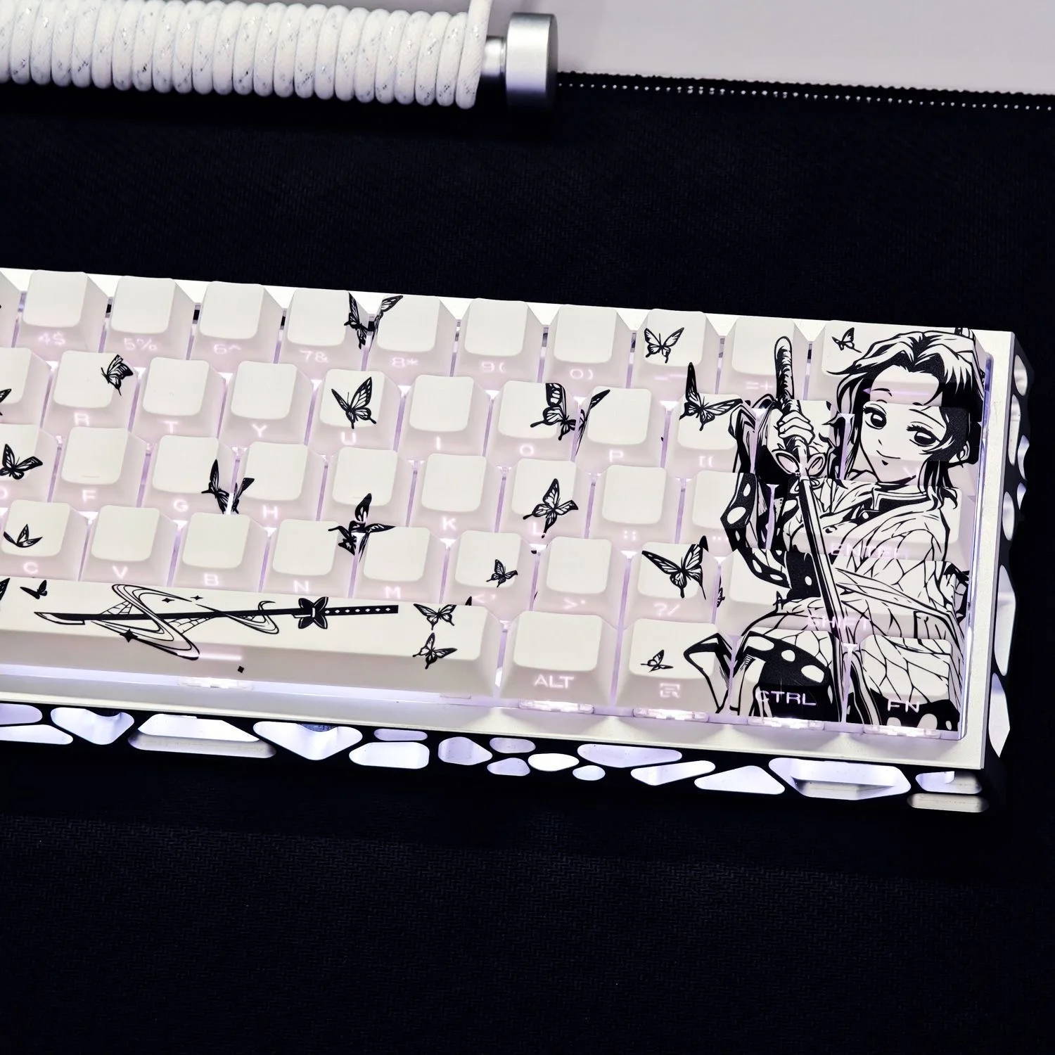 98 مفتاح كاب Kochou Shinobu مفاتيح لطيف أنيمي كيكابس PBT الكرز الشخصي Keycap لوحة المفاتيح الميكانيكية Made68 Mad68 Wooting 60