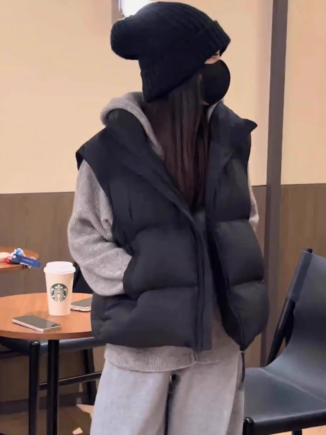 

Женский пуховый жилет 2025: Новинка осенне-зимнего сезона, свободный крой, повседневный, универсальный, теплый, модный, в корейском стиле, для города, на молнии