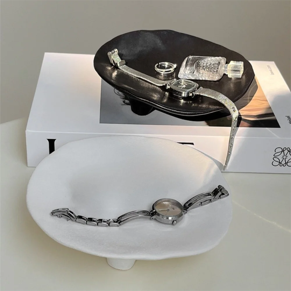 

New Ceramic Jewelry Tray Multifunctional Irregular Jewelry Display Stand Three Legged Jewelry Dish Photography Props