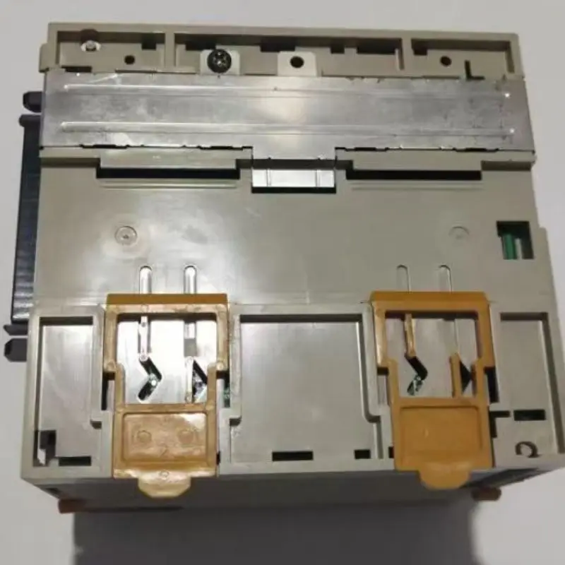 Controlador programável CQM1-CPU43-EV1 de segunda mão testado OK e enviado rapidamente